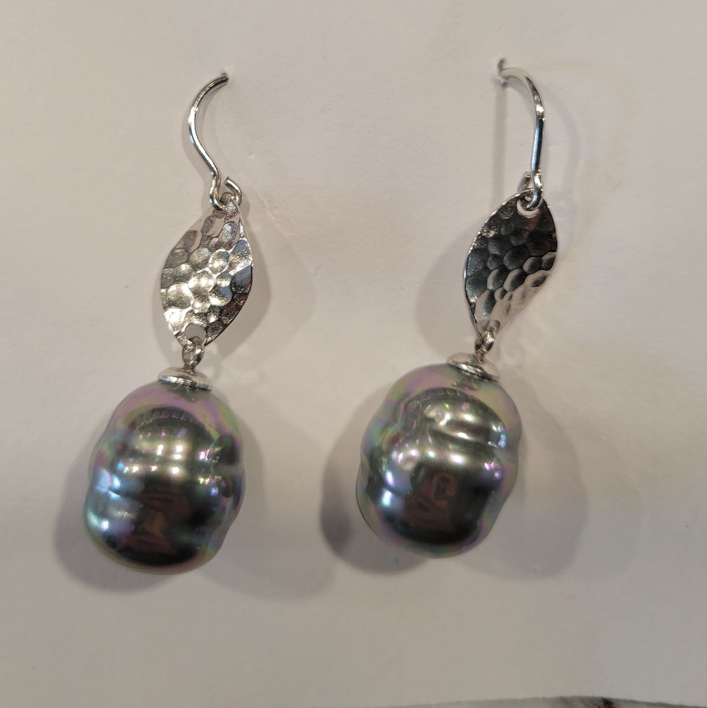 Beautiful pair of Majorica pearl earrings.  Tahitian/black pearl style.